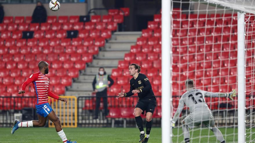 Los palos, el peor enemigo del Barça ante el Granada