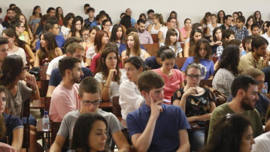 Reunión de alumnos de la facultad de Medicina de la UMU, en una foto de archivo.