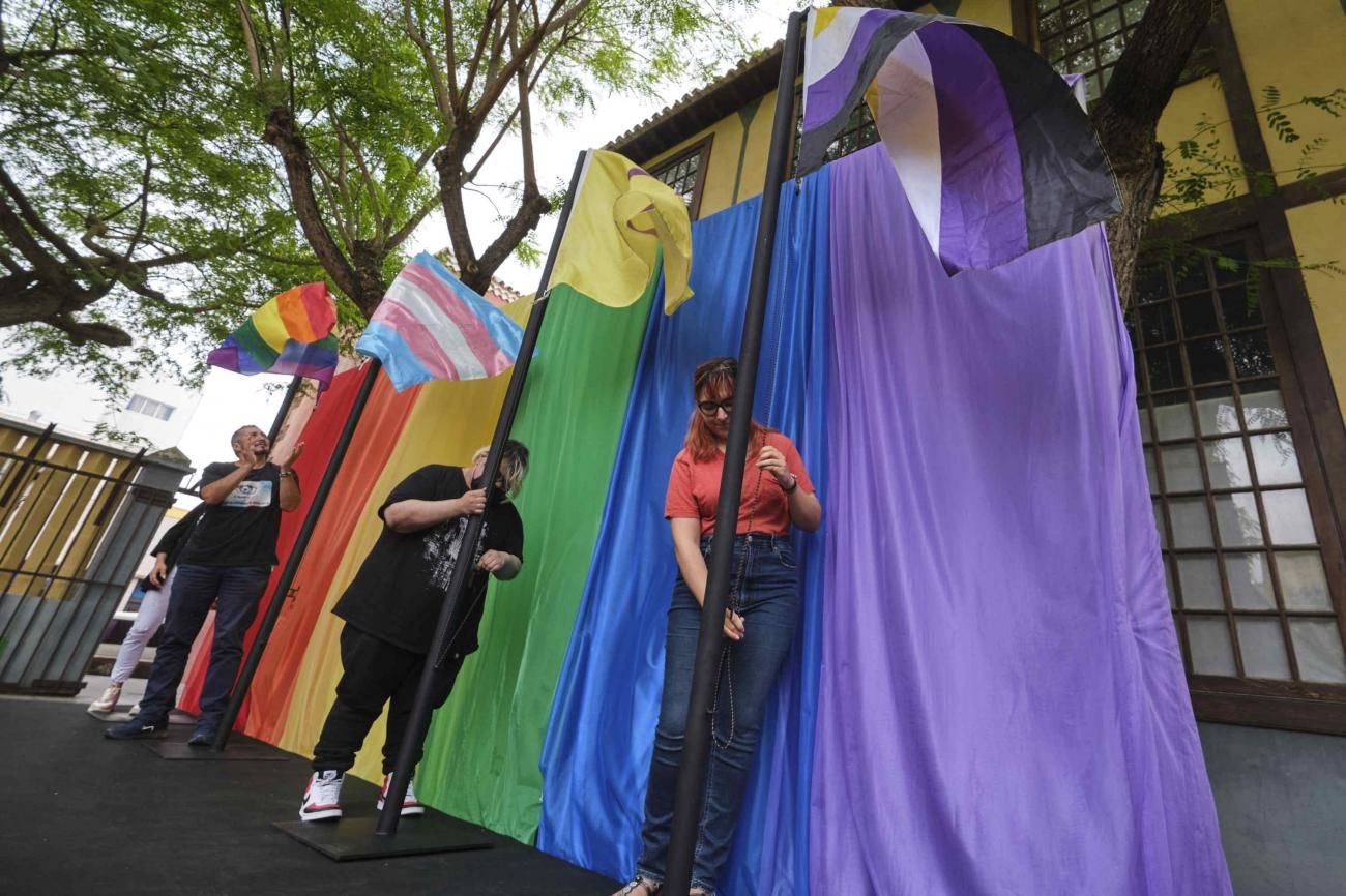 Manifiesto del Orgullo LGTBI e izado de las banderas en La Laguna