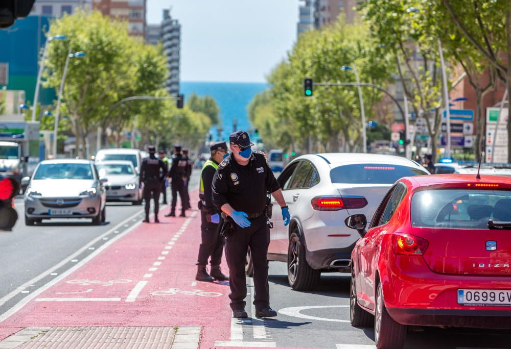 La Policía intensifica los controles para evitar la entrada de turistas en Benidorm