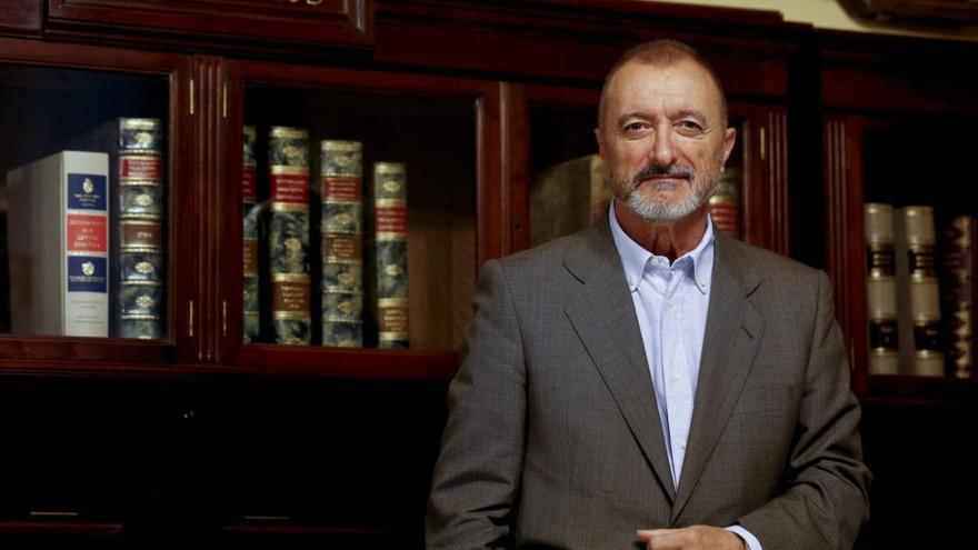 Mandoble a Arturo Pérez Reverte por un error ortográfico