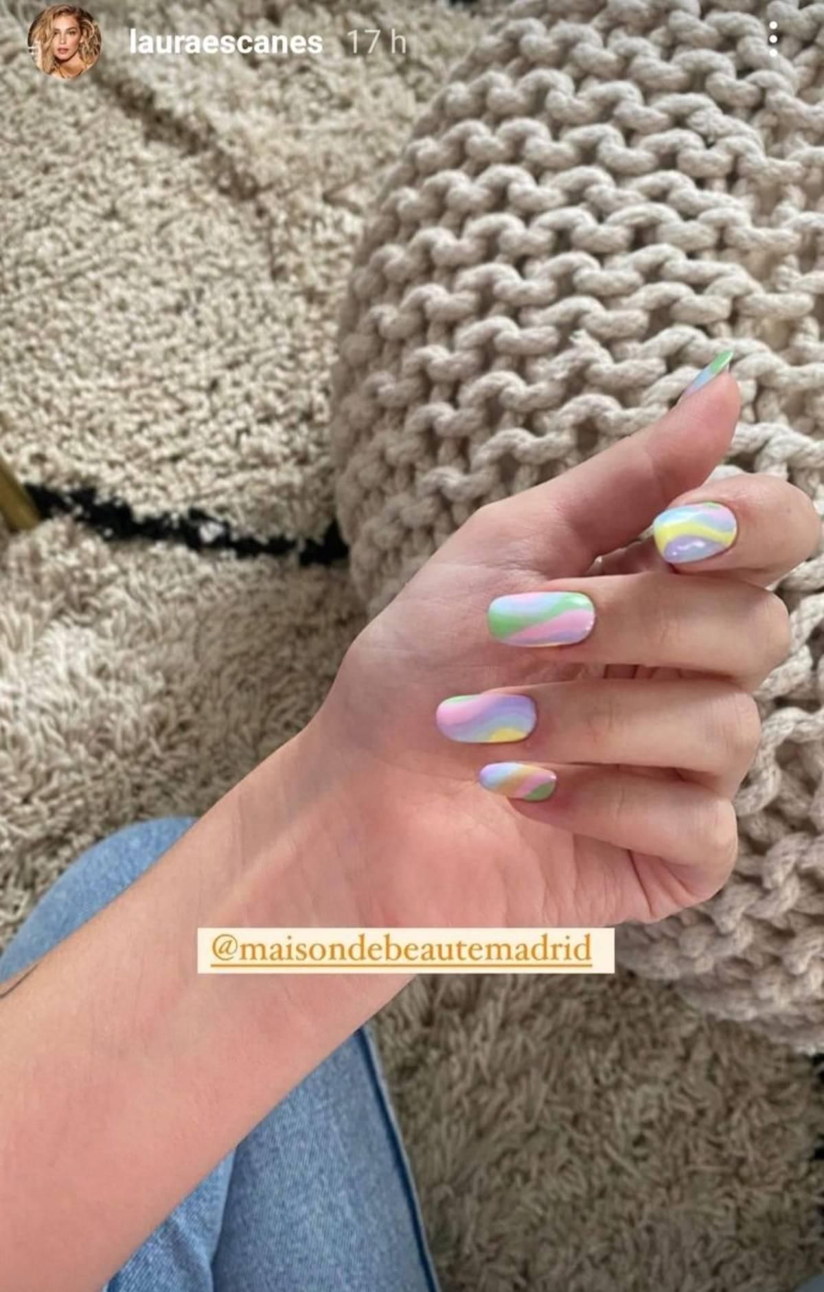 Manicura de Laura Escanes con una combinación de colores pastel