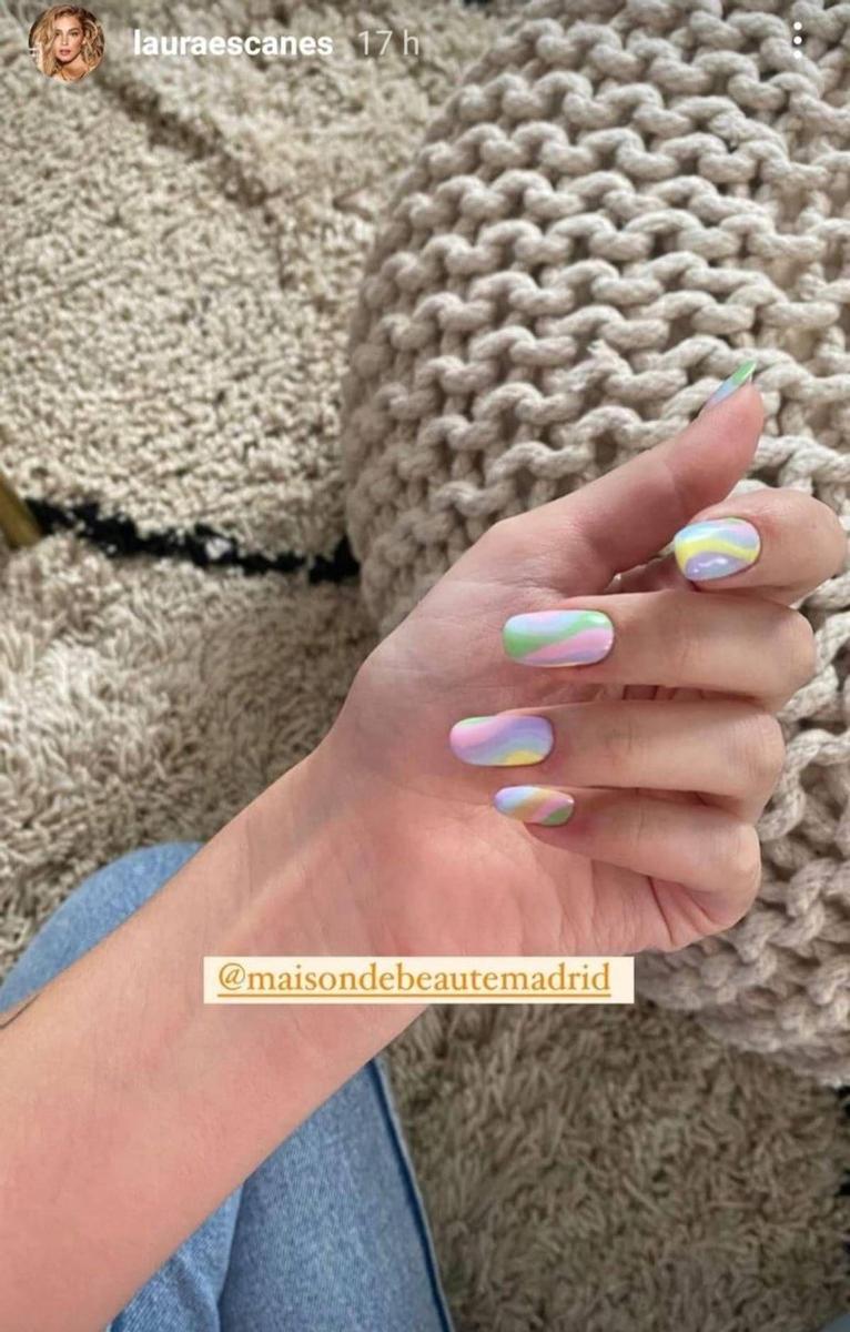 Manicura de Laura Escanes con una combinación de colores pastel