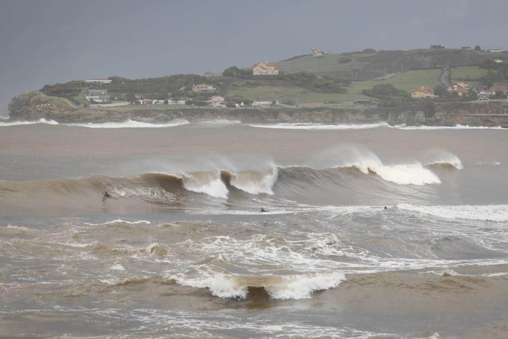 El tiempo en Asturias: borrasca Cecilia en Gijón