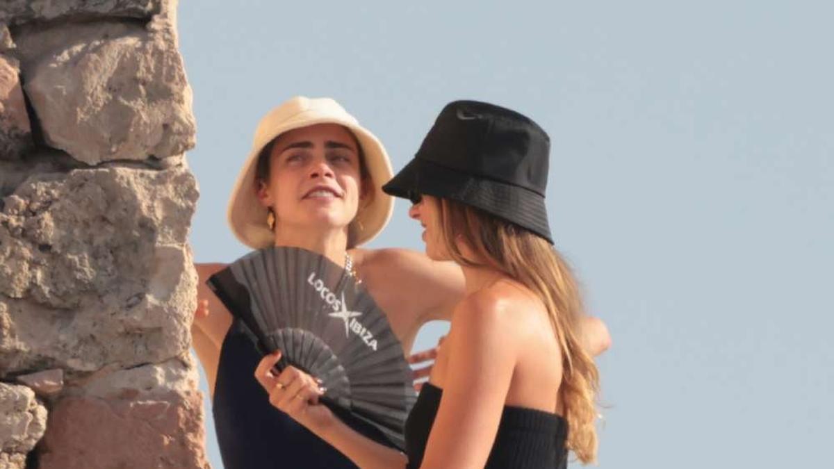 Cara Delevingne y Margot Robbie, de vacaciones en Ibiza