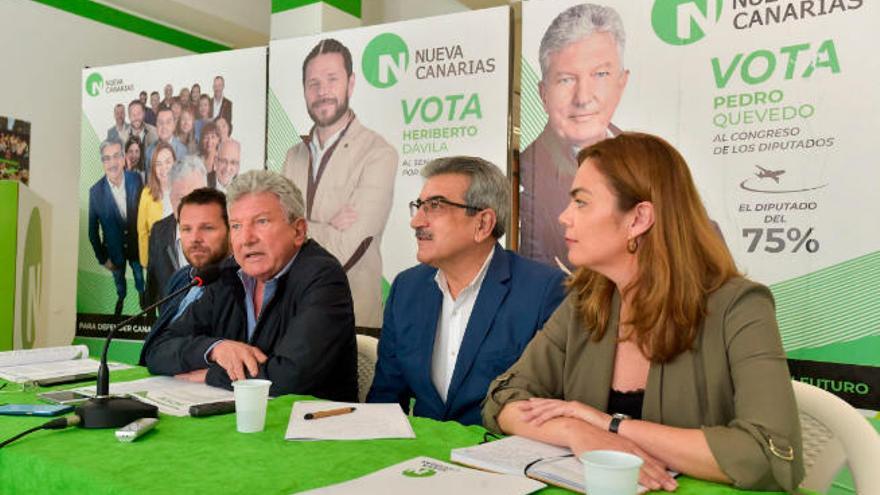 Heriberto Dávila, Pedro Quevedo, Román Rodríguez y María José Lopez, en la presentación del programa electoral de Nueva Canarias para las elecciones generales.