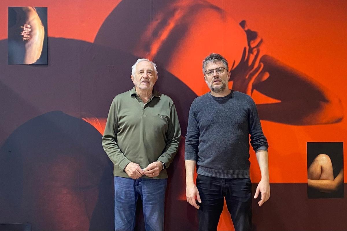 Ramon Muntané i Roger Mula, directors del FineArt davant d’una de les exposicions d’enguany