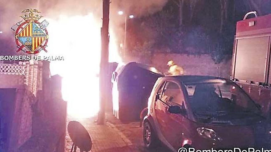 Incendian seis contenedores de madrugada en la avenida Picasso, en Palma