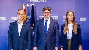 El candidato de Junts, Carles Puigdemont, junto a Jordi Turull y Míriam Nogueras
