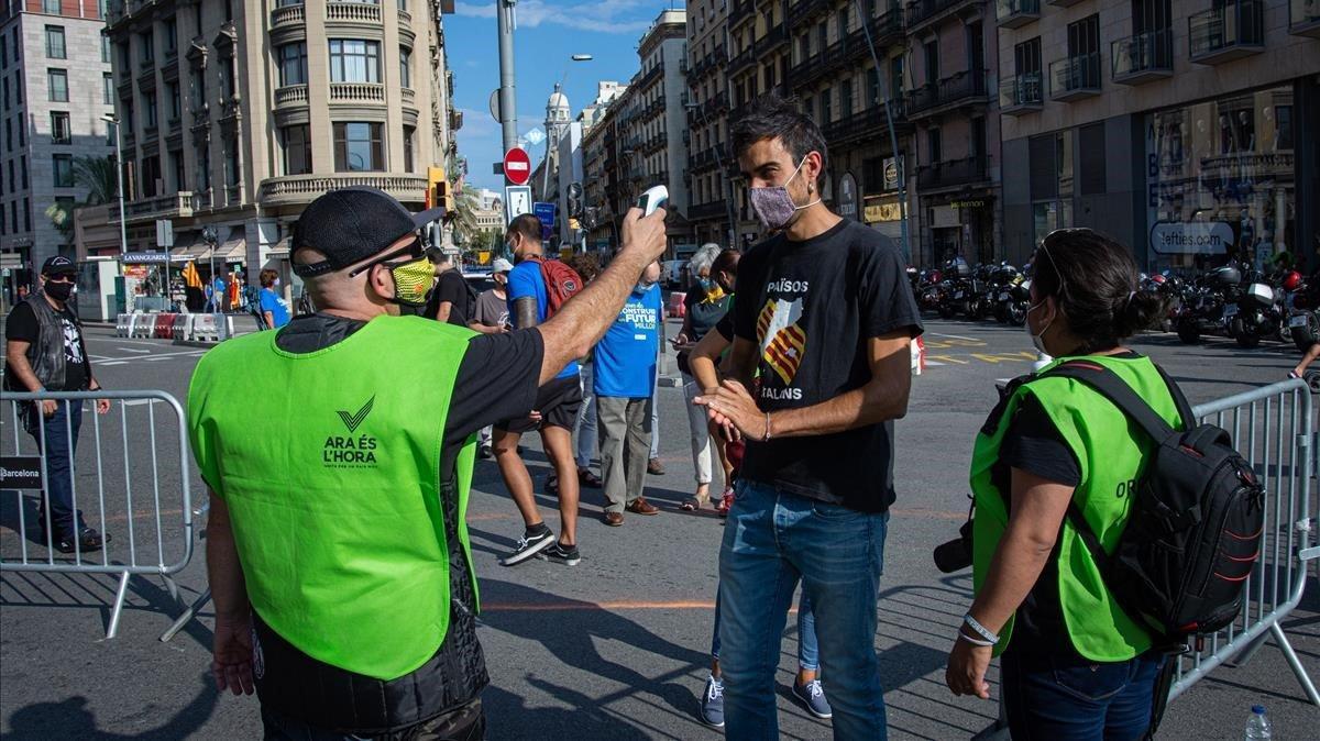 Concentración independentista frente a la Unversidad de Barcelona  