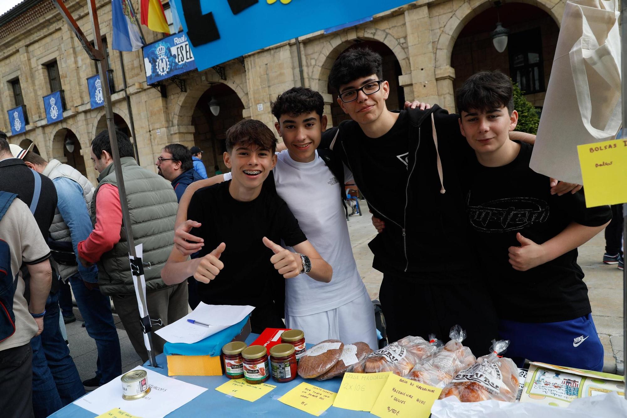 EN IMAGENES: El mercado de cooperativas escolares en Avilés