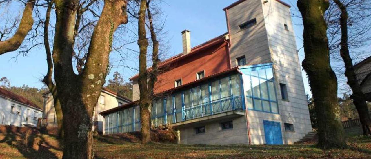 Imagen de archivo del exterior del albergue de Sabucedo. // Bernabé/Luismy