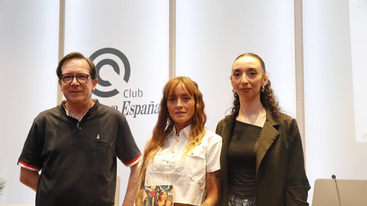 El director de cine Emilio Barrachina, Yolanda Pardo y Sara Montoya, ayer en el Club.