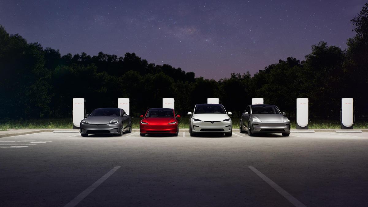 Tesla es el único fabricante que apuesta por la conducción autónoma basada solo en cámaras e IA
