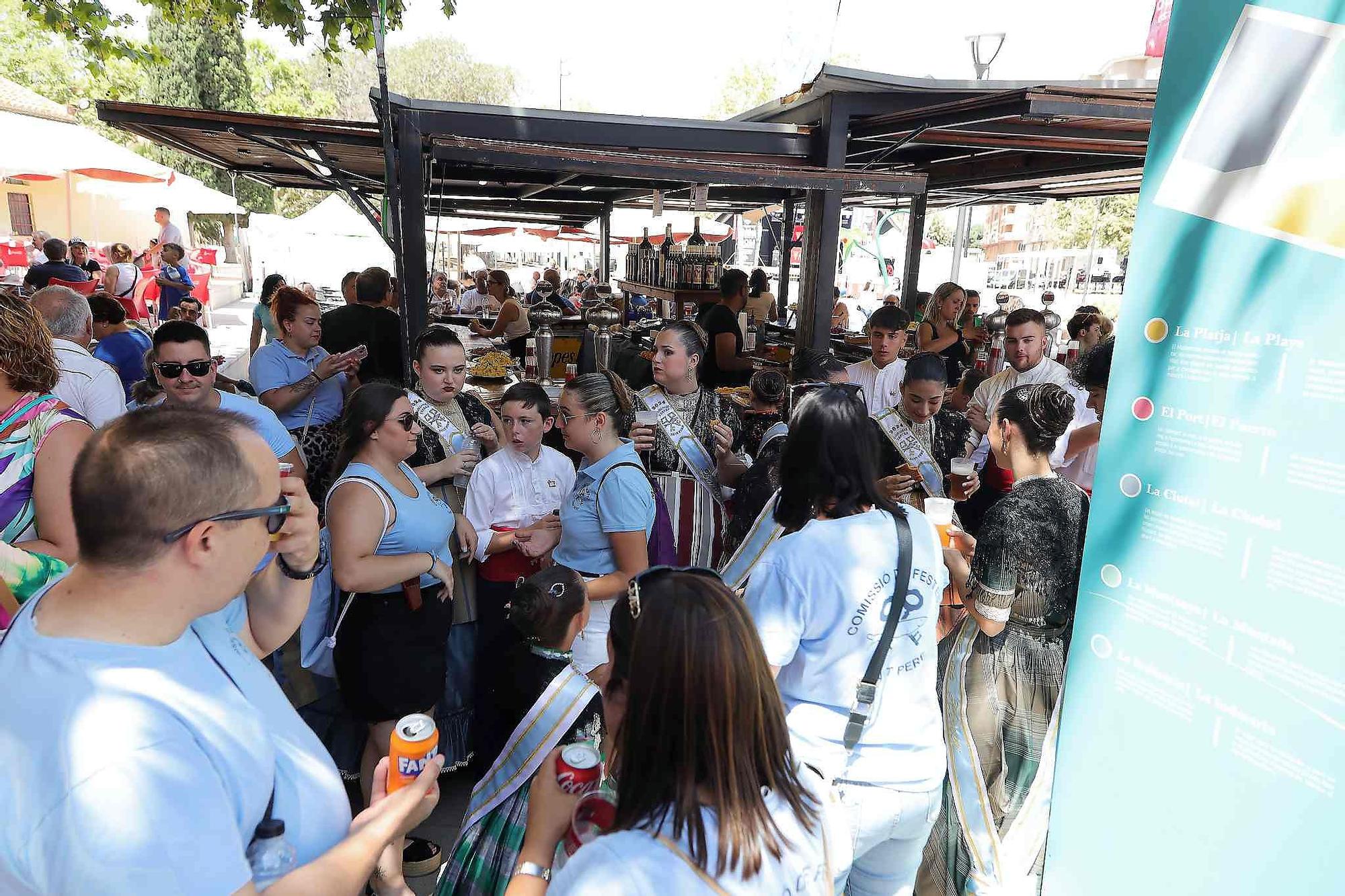 El Grau da inicio a las fiestas de Sant Pere con pólvora, bous y música