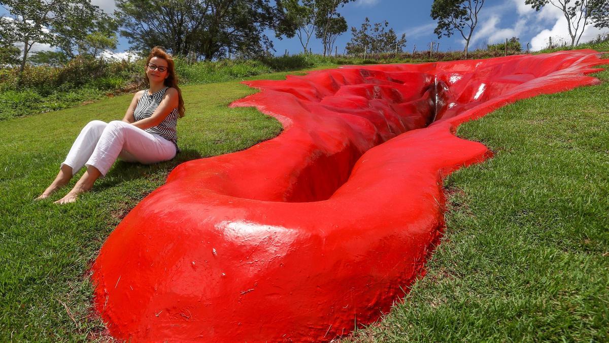 Una escultura gegant d’una vulva desencadena la polèmica al Brasil