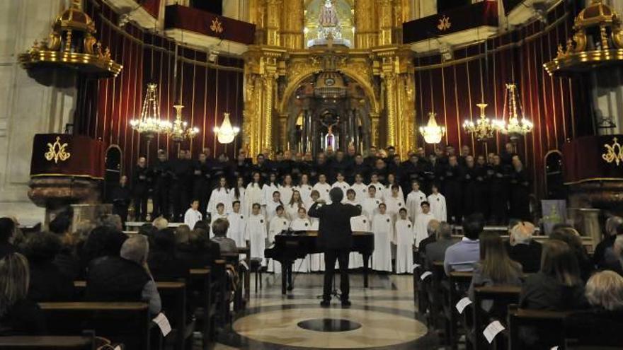 El concierto del Viernes de Dolores que ofreció anoche el Misteri en la basílica de Santa María. MATÍAS SEGARRA