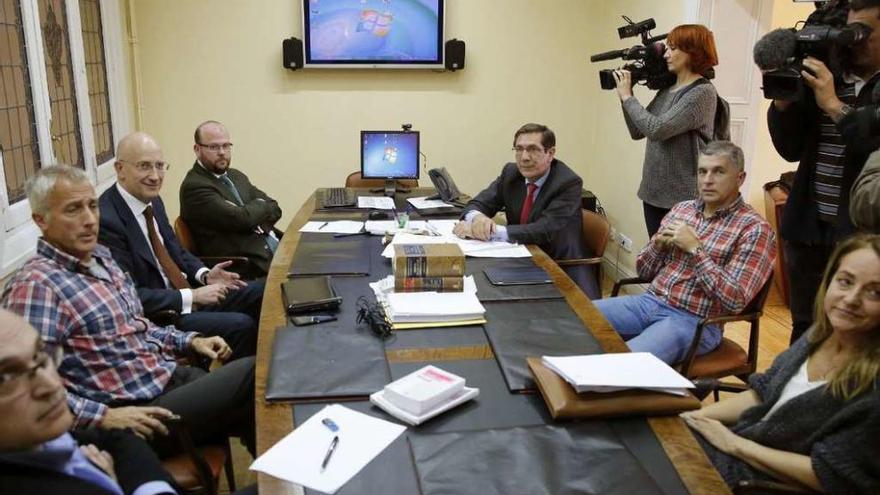 Miembros del Tribunal Administrativo del Deporte (TAD), en la reunión de ayer en Madrid. // Mariscal