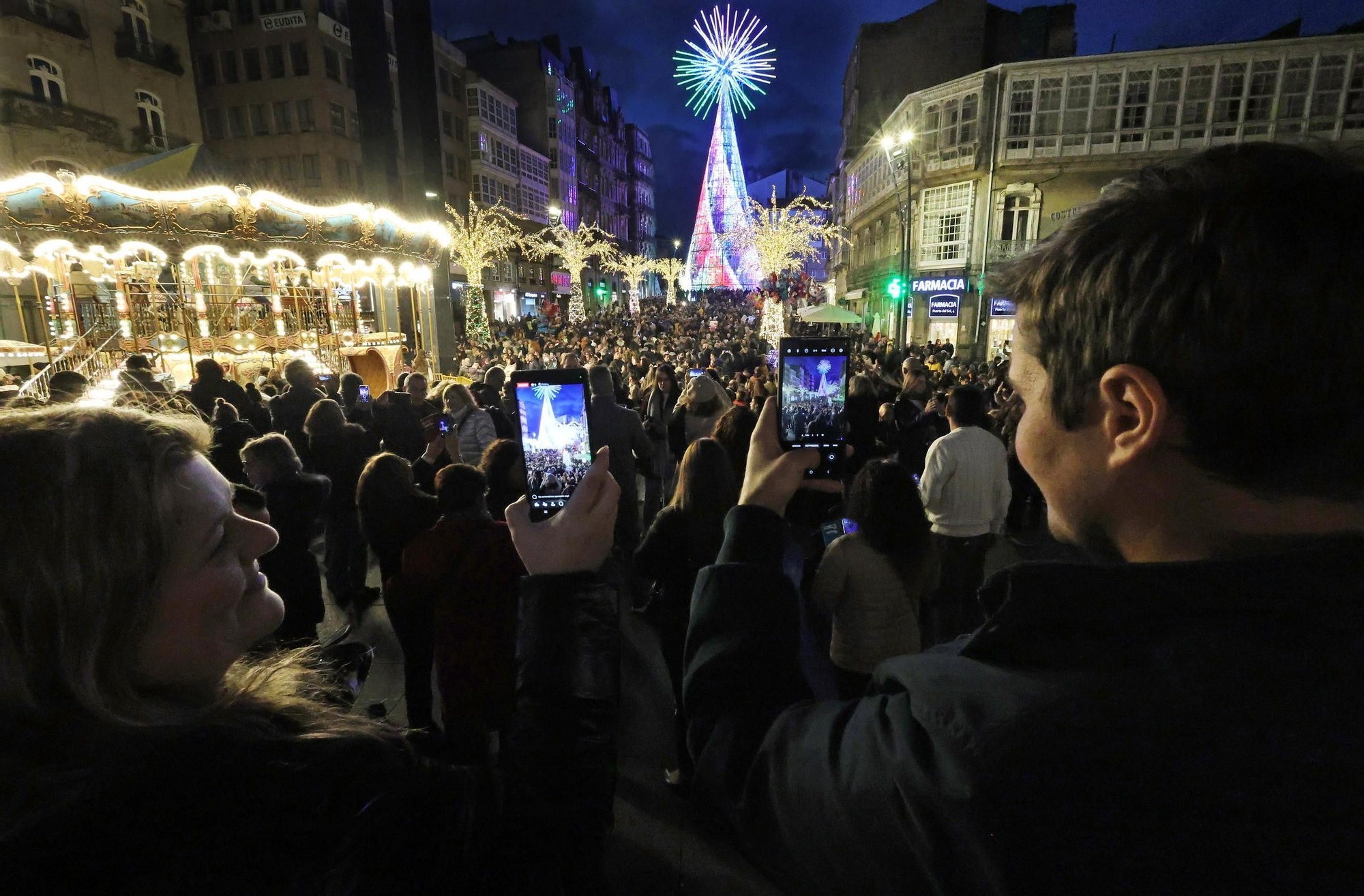 Las luces de Navidad atraen a miles de visitantes a Vigo