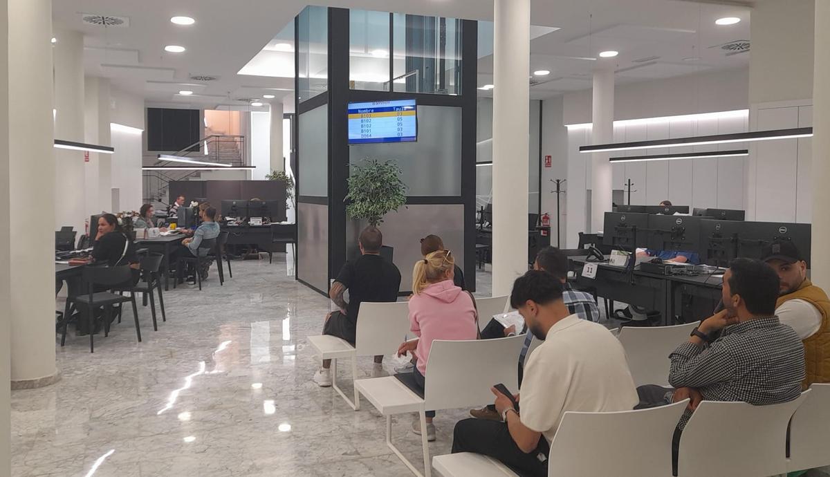 Los beneficiaros del proceso de regularización de personas inmigrantes pueden acudir al Ayuntamiento de Ontinyent.