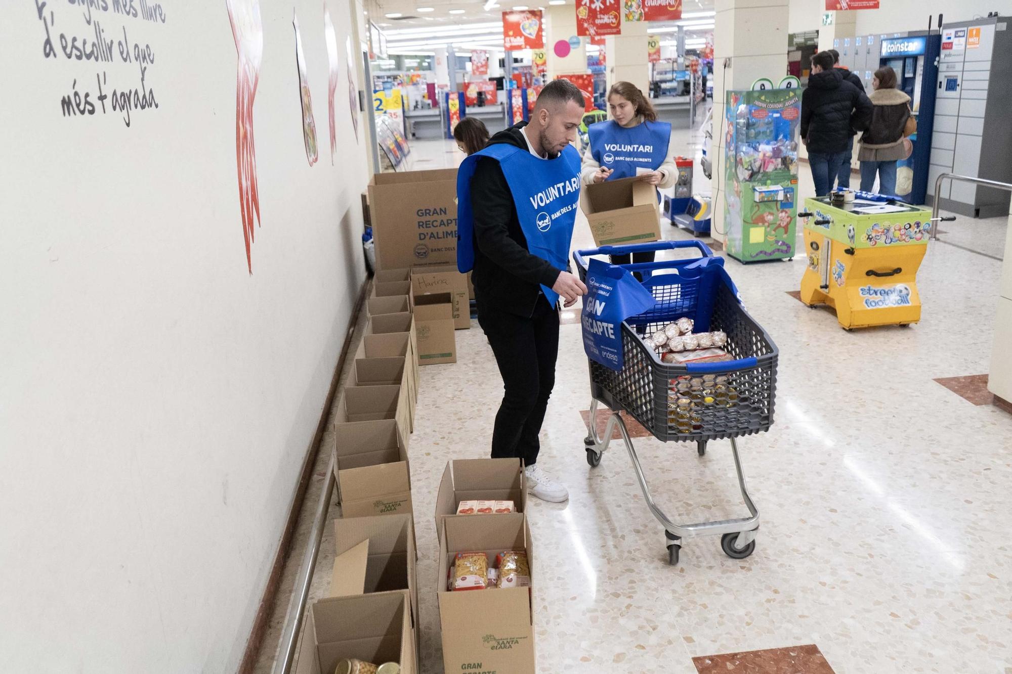 El Gran Recapte d'Aliments en supermercats de Manresa, en imatges