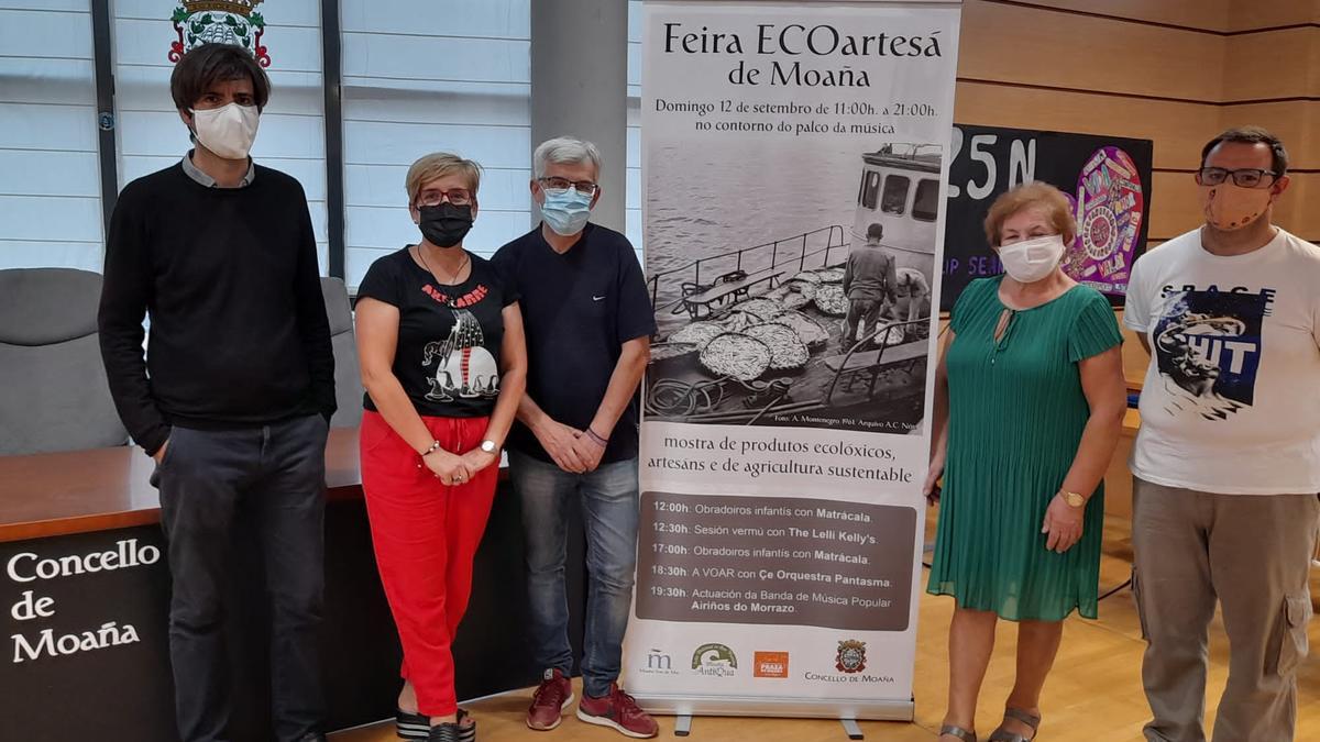 Representantes del Concello y de la organización.