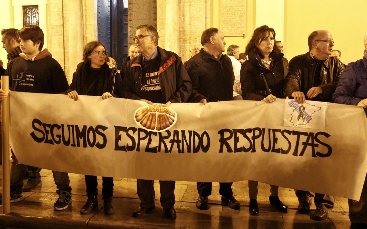 Pancarta de la Asiciación de víctimas del metro del 3 de julio (Avm3j), el 3 de enero de 2015.