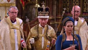 Carles III, coronat rei en una històrica cerimònia que obre una nova era en la monarquia britànica