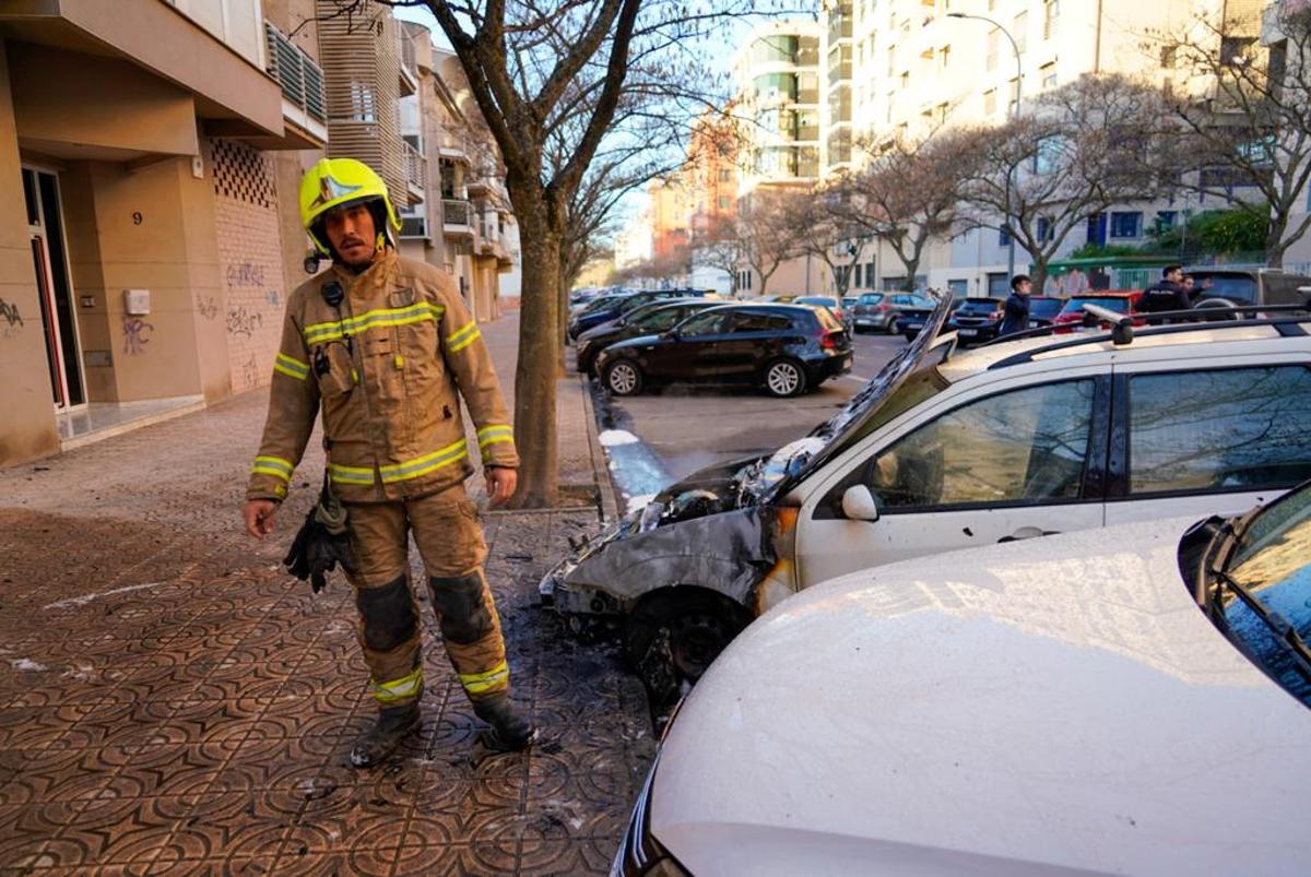 Bombero en el lugar de los hechos.