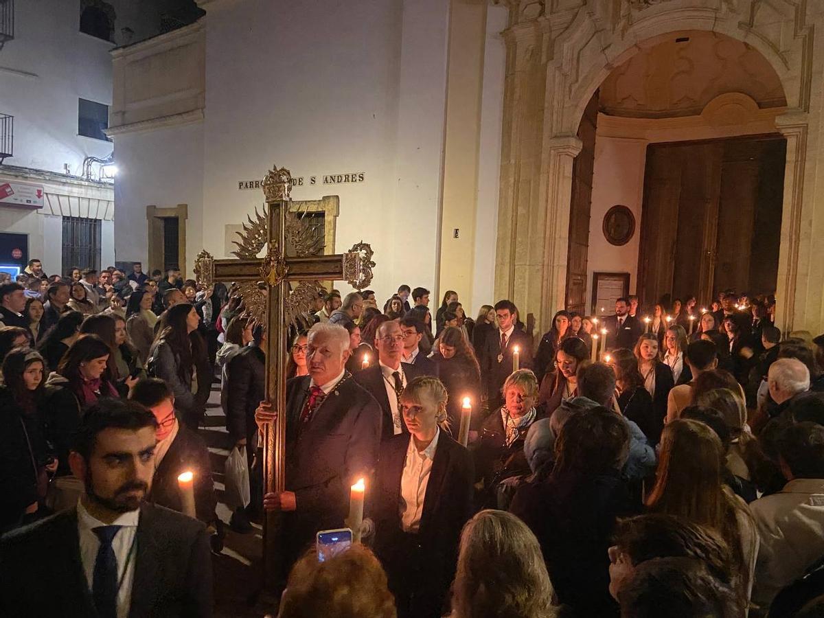 Salida desde la iglesia de San Andrés del Vía Crucis de Nuestro Padre Jesús de las Penas, en la noche de este miércoles.