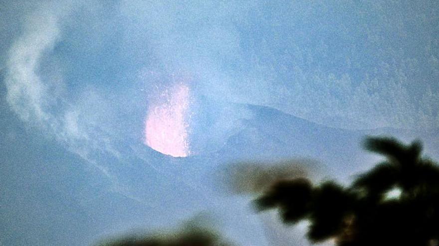 El volcà es va reactivar durant la tarda. | EFE