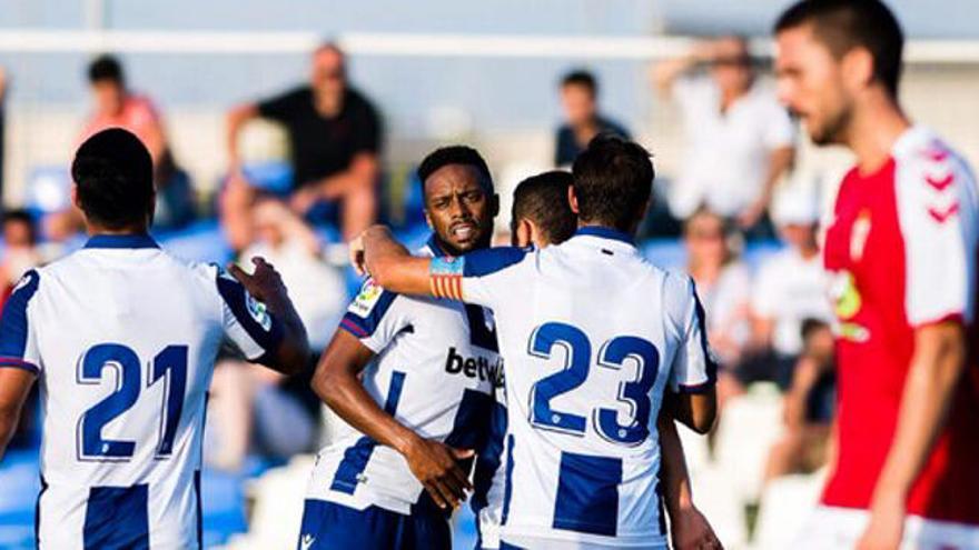 Hernani y Sergio León fabrican el primer gol ante el Murcia