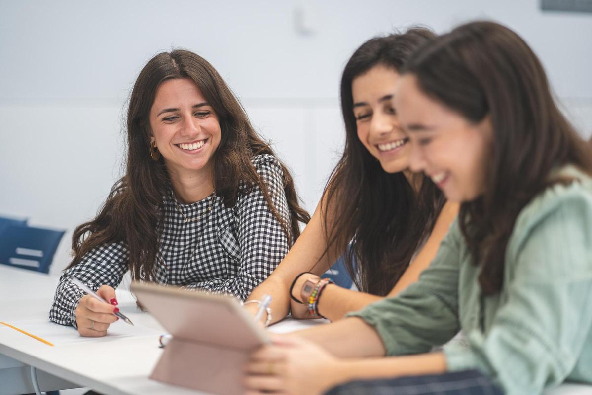 La oferta académica de la Universidad Loyola para el próximo curso destaca por su apuesta por la internacionalización y la excelencia académica en grados, dobles grados y posgrados.