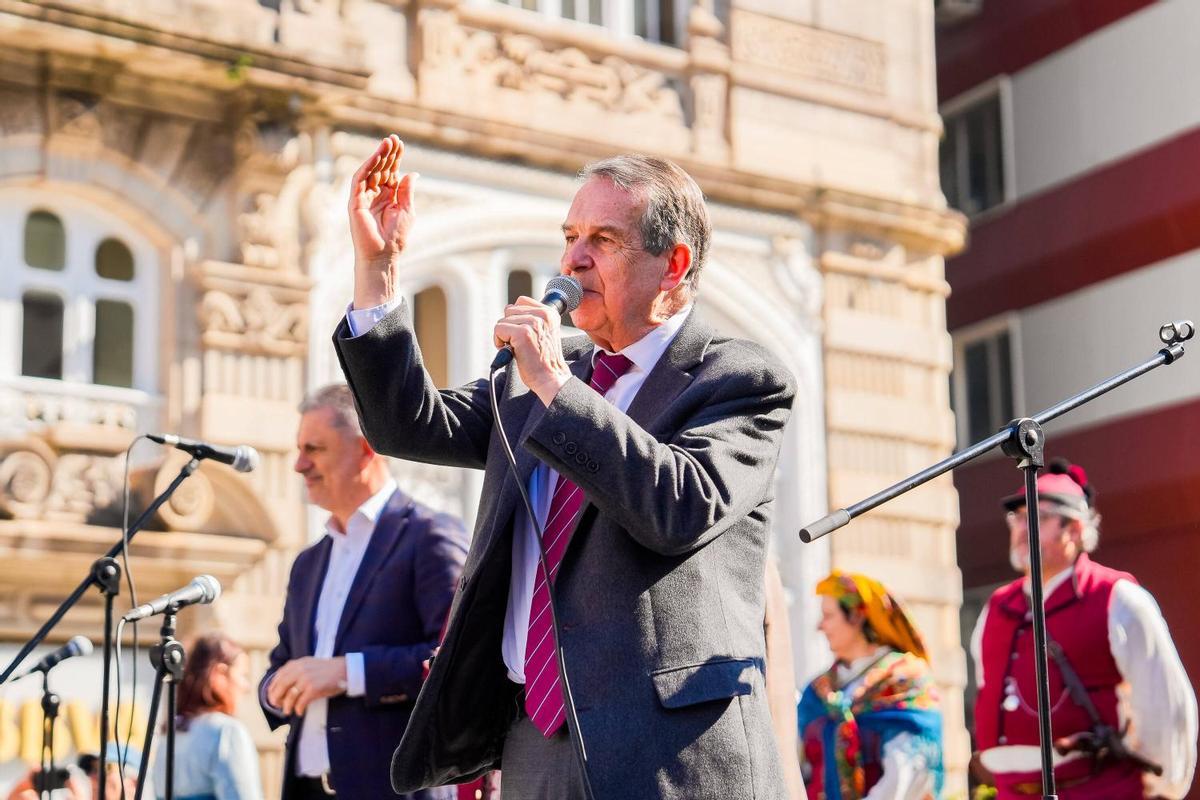 Más de 2.000 escolares toman Vigo con la Reconquistiña