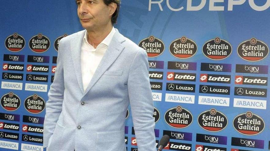 Richard Barral, director deportivo del club coruñés, en la sala de prensa de Riazor.