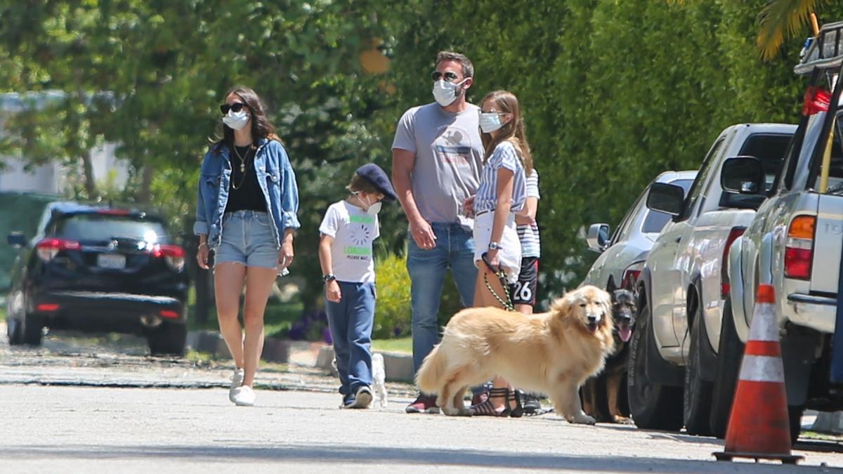 Ana de Armas junto a Ben Affleck y los hijos de este