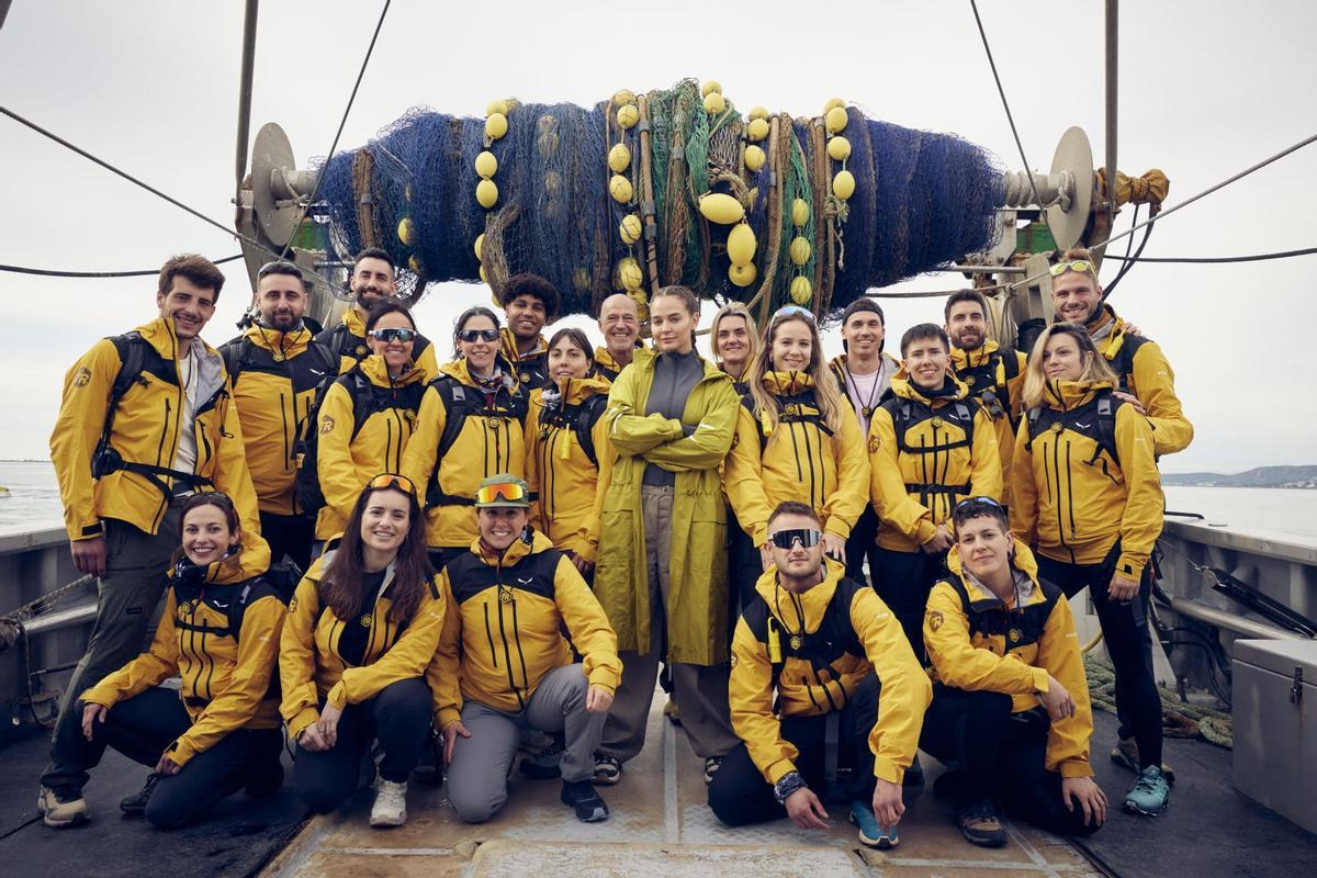 Laura Escanes con los concursantes de la tercera temporada de 'La Travessa'