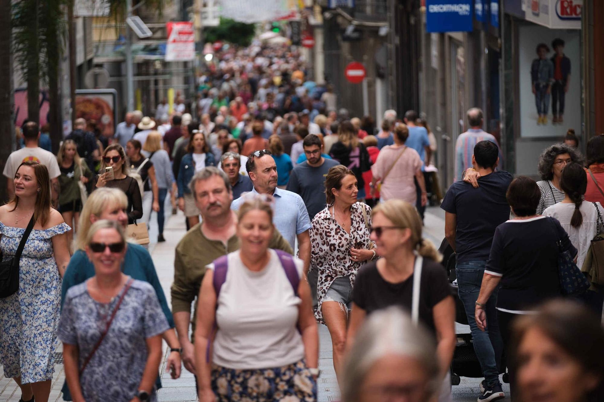 Los clientes aprovechan los descuentos del ‘Black Friday’ en los comercios de Tenerife