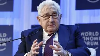 Kissinger: "Solo preguntas de fútbol"