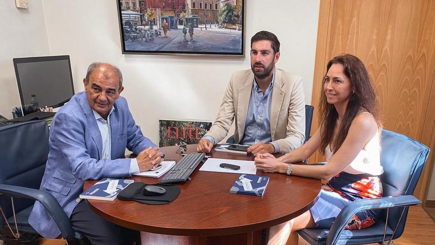 Antelo y Virginia Martínez respaldan el modelo cooperativo de Ucomur y anuncian una iniciativa para  impulsarlo desde la Asamblea