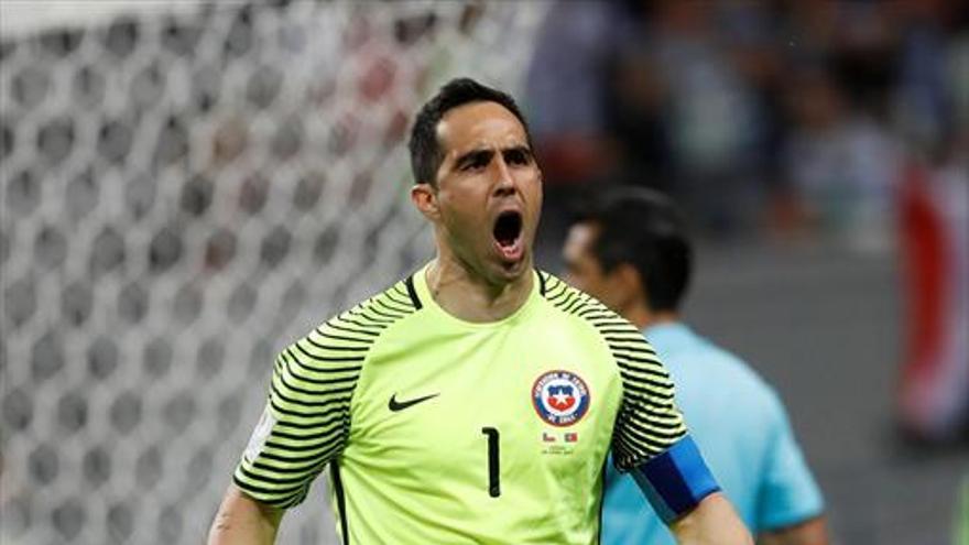 Un gran Bravo en los penaltis conduce a Chile a la final