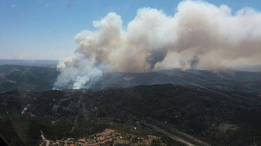 Tranquilizan a los extremeños por el humo y el olor procedentes de los incendios de Portugal