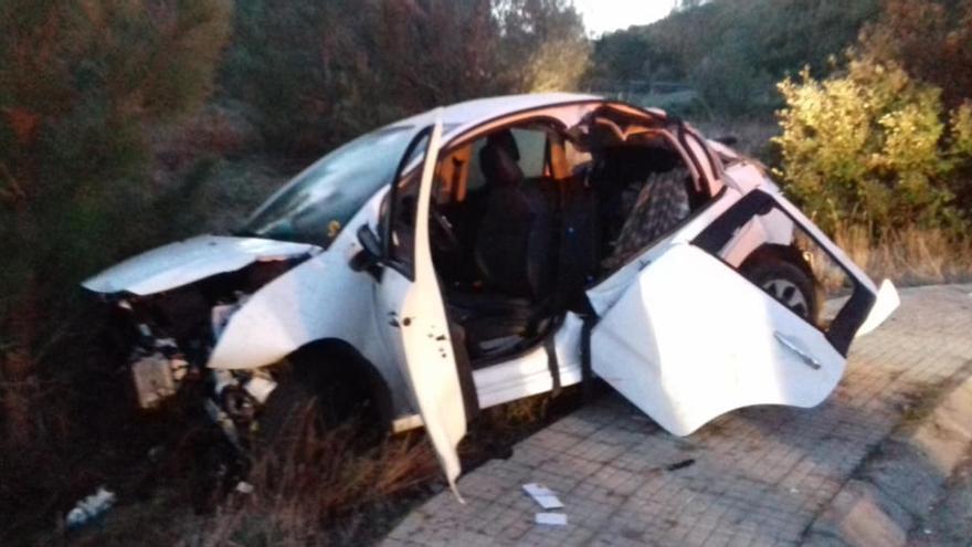 Un conductor menor i begut causa a Darnius un accident amb un ferit greu