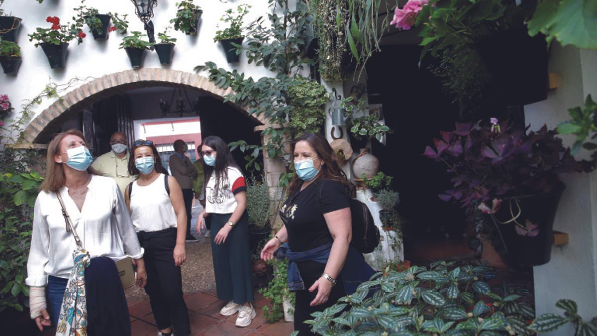 Una imagen del patio de Duarta 2, en el Alcázar Viejo, en la última edición del certamen con los visitantes obligados a llevar mascarillas