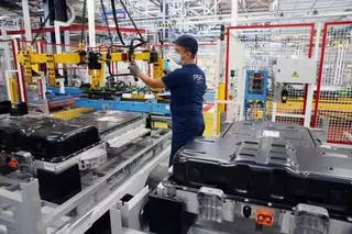 Expertos creen inviable reducir los microcortes eléctricos que sufre Stellantis sin la alta tensión