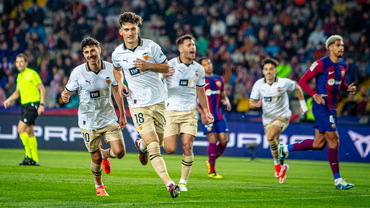 Pepelu celebra su gol de penalti al Barcelona
