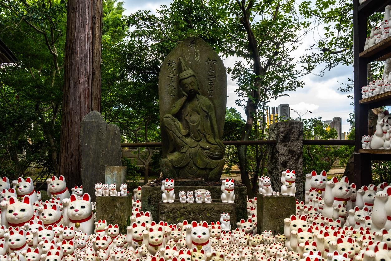 El templo Gotokuji rinde homenaje a amuleto maneki-neko.