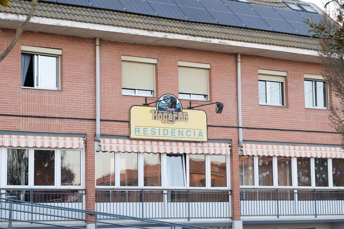 Fachada de la residencia de mayores Hogar 65-Fundación San Jorge, ubicada en Pinseque.