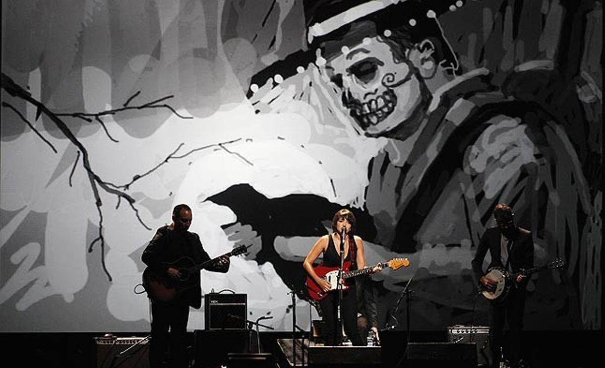 La cantant Norah Jones durant un concert aquest diumenge a la gala dels premis d’Internet Webby Awards, a Nova York.