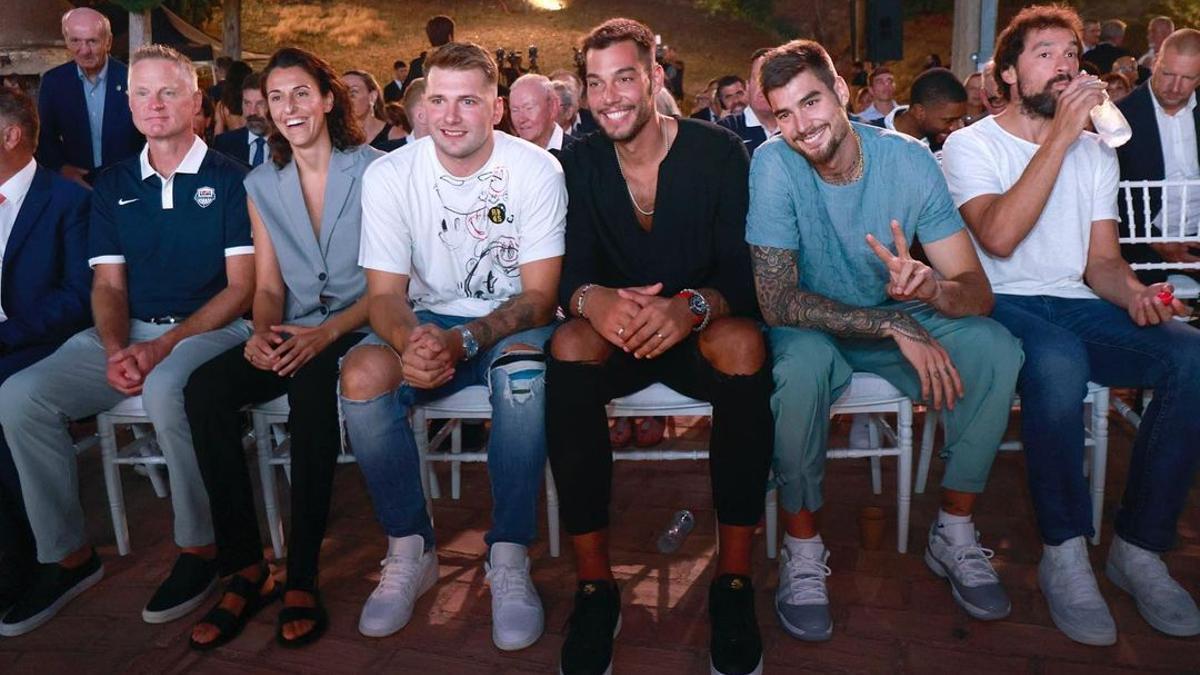 Kerr, Torrens, Doncic, Willy, Juancho y Llull, esperando su momento para recoger sus premios